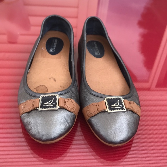 Sperry silver leather flats super comfortable - Picture 2 of 8